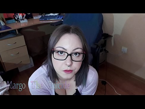 ❤️ Merch Sexy gyda Sbectol Yn Sugno Dildo'n Ddwfn ar y Camera ❤❌ Just porn wrthon ni ☑